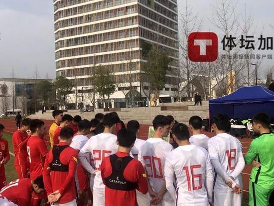 据《泰晤士报》报道，曼联任何关于引援的想法以及人员的任命或解聘都需要先咨询拉特克利夫的团队。